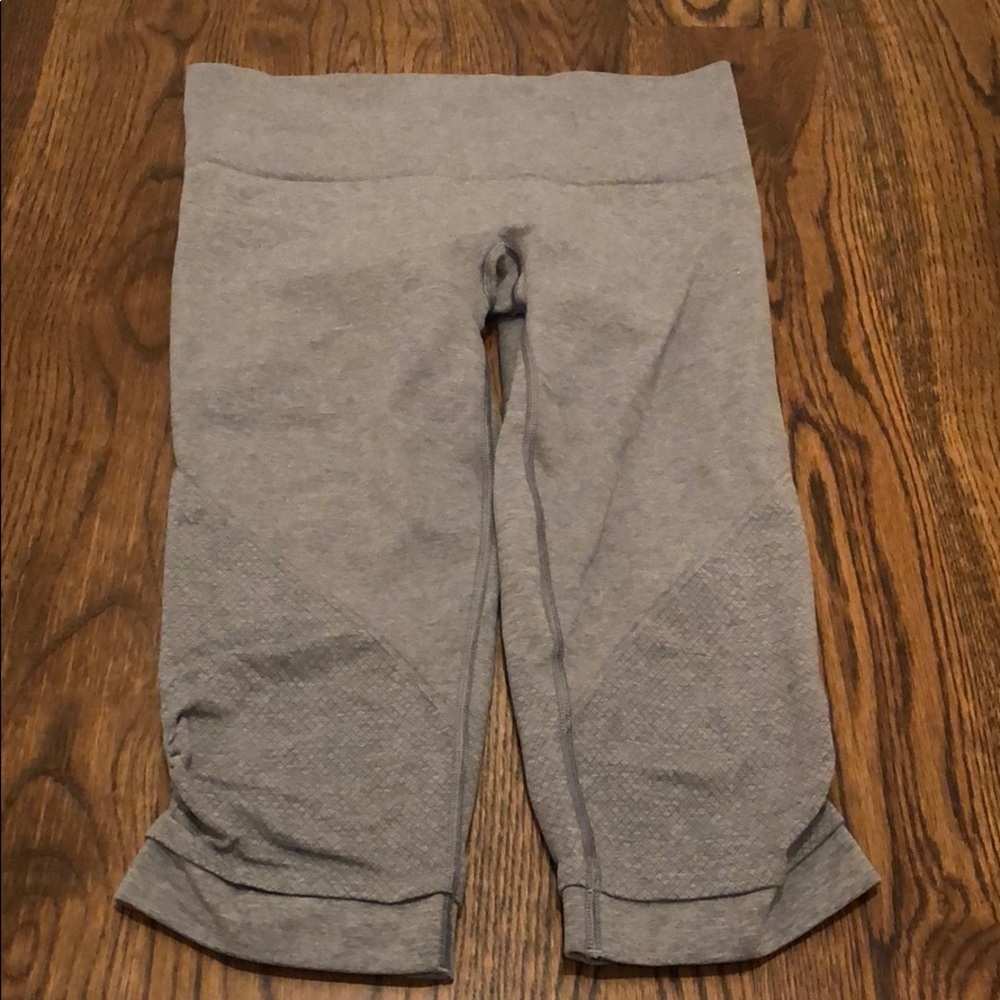 Grey Lulu lemon cropped leggings!